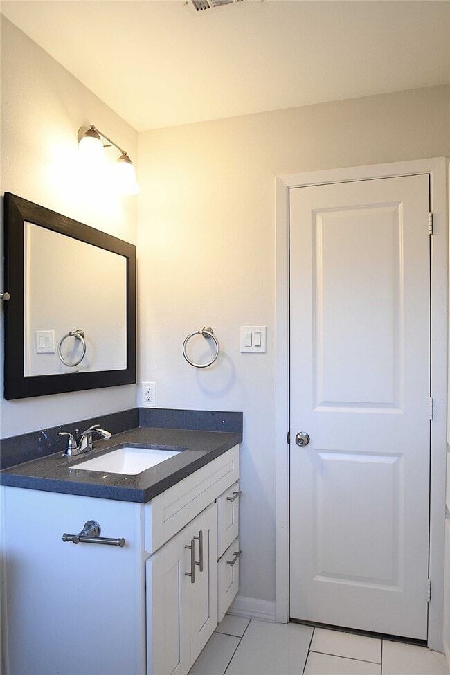 Building Photo - 9243 Friendship Rd