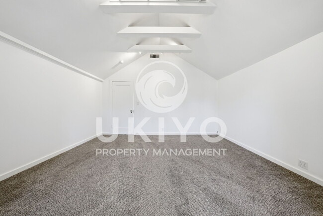 Building Photo - 860 Portal Ave