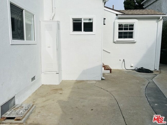 Building Photo - 3161 Vera Ave