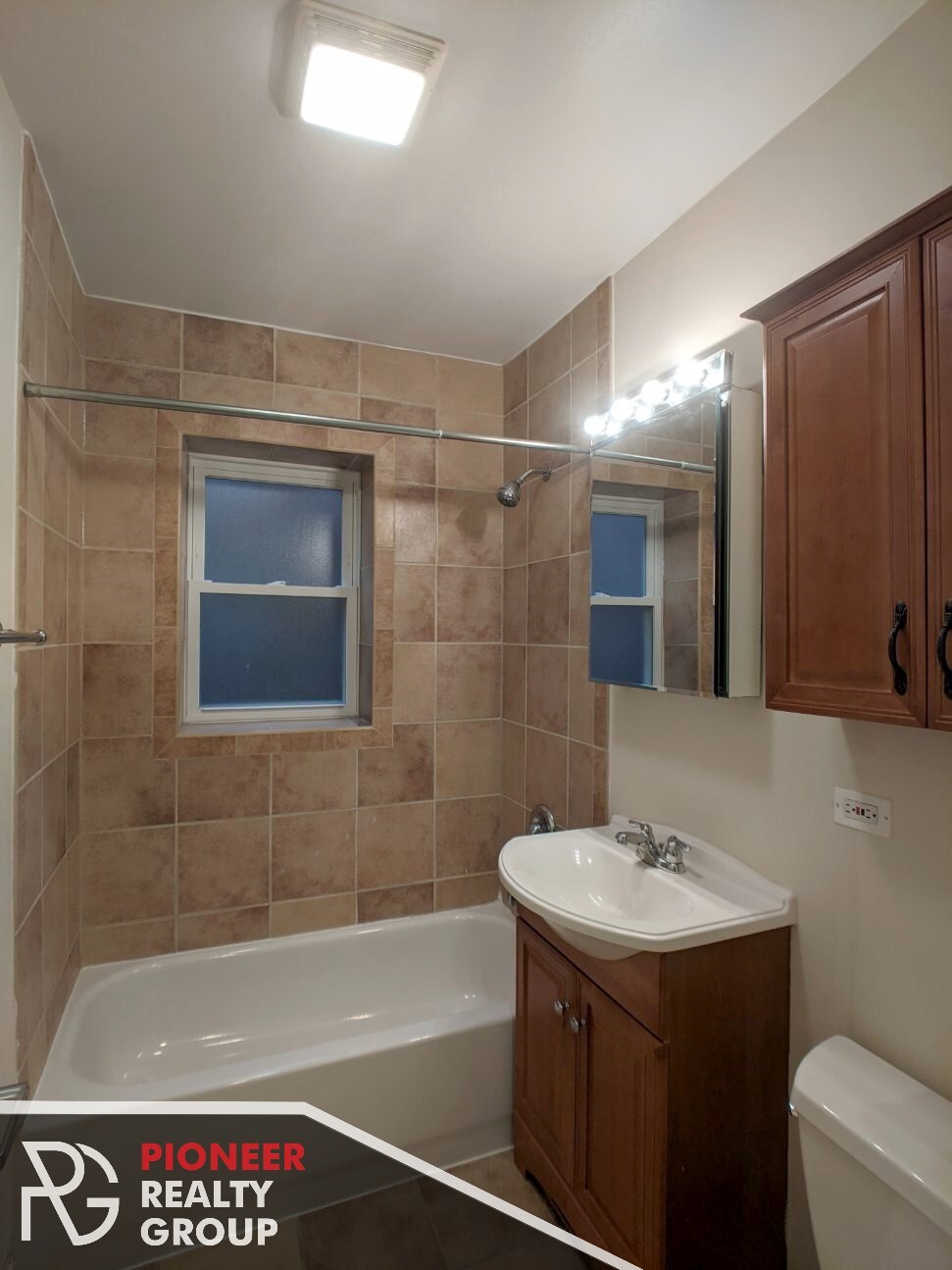 Building Photo - 3244 N Clifton Ave