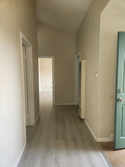 Building Photo - 1208 Roswell Ave