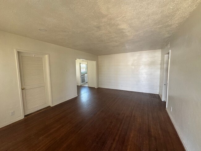 Building Photo - Charming 4-Bedroom Home