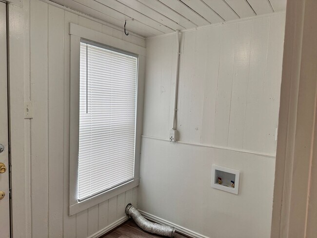 Building Photo - 2 Bedroom Home Close to Historic District