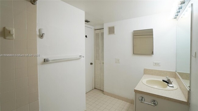Building Photo - 8100 Geneva Ct