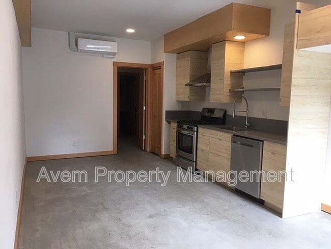 Building Photo - 5924 N Albina Ave