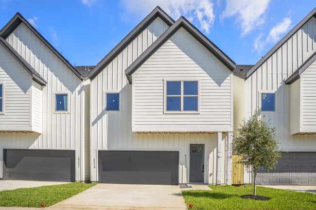 Building Photo - 4201 Oats St