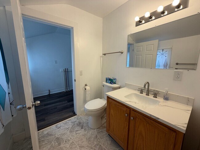 Building Photo - 4 Bedroom updated home in Grand Rapids