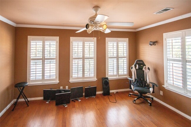 Building Photo - 5810 Parkdale Ct