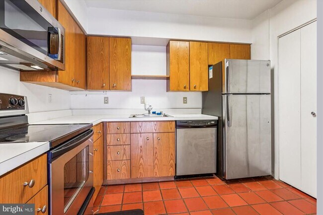 Building Photo - 1200 23rd St NW