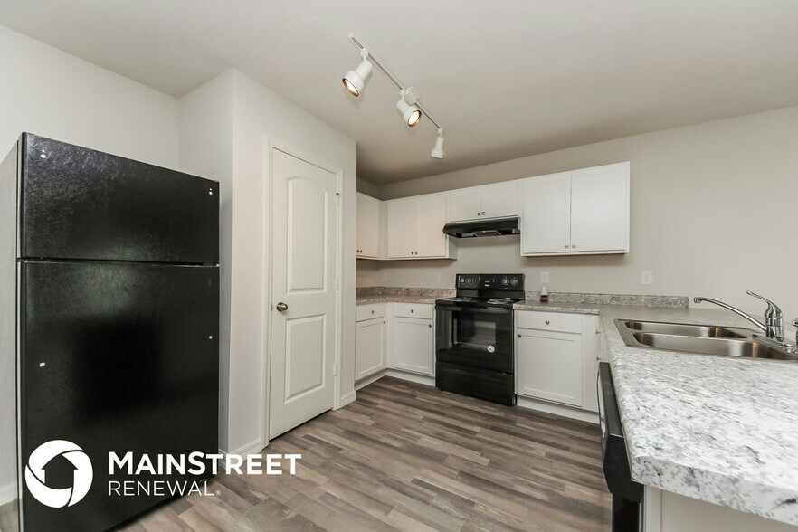 Building Photo - 230 Hyacinth Ct