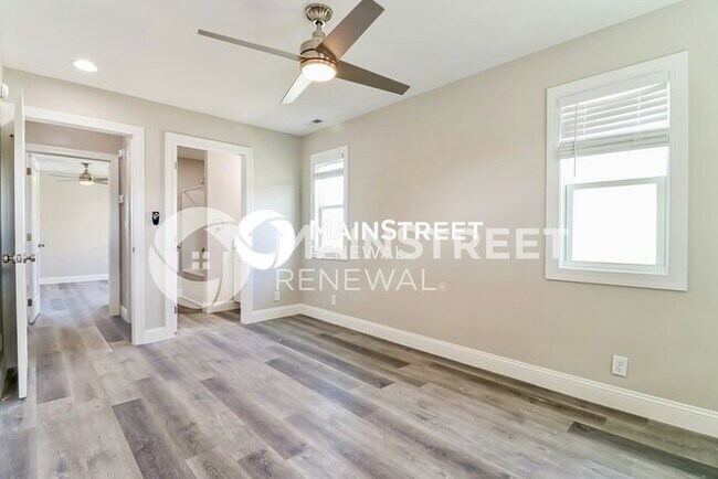 Building Photo - 2 Bedroom Pet-Friendly Home in St. Petersb...