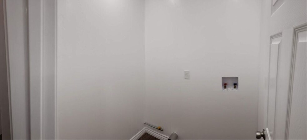 Building Photo - 143 W San Ysidro Blvd