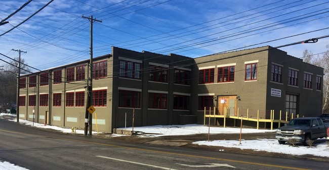 Primary Photo - Cascade Lofts