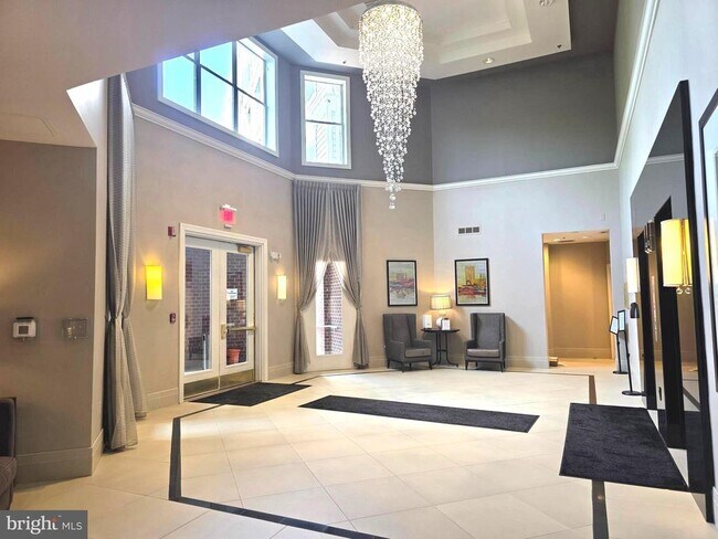 Building Photo - 1645 International Dr