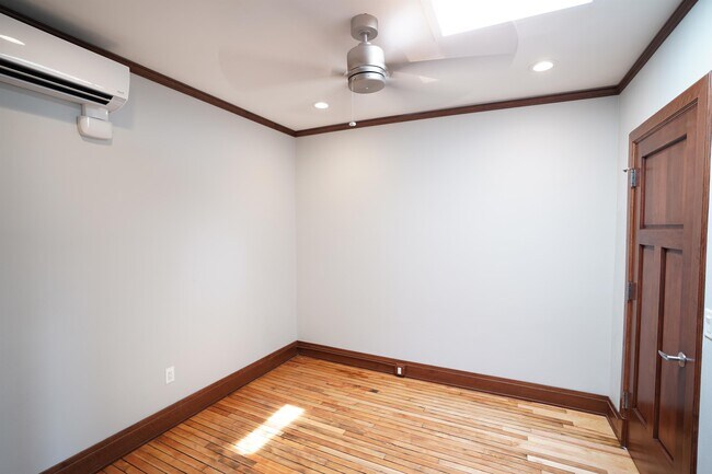 Building Photo - 704 Jefferson St