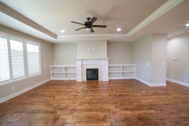 Building Photo - Beautiful Canby Custom Home!