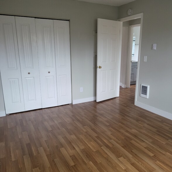 Building Photo - 2755 NE Hogan Dr