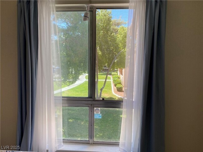 Building Photo - 1515 E Reno Ave