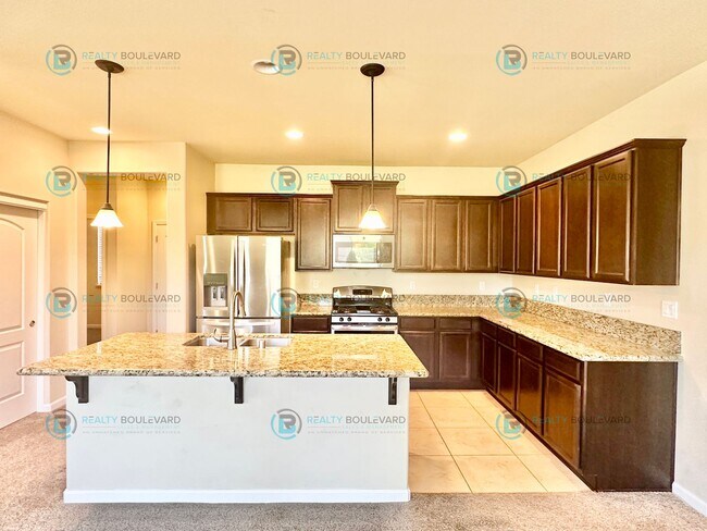Building Photo - 3 Bedroom 2 Bathroom with Garage covered patio and beautiful yard!