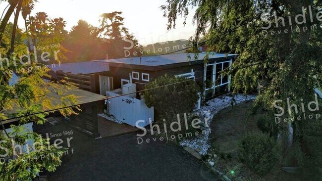 Building Photo - The Bridge House - 2 Bed 1 Bath with Uncompromising Views