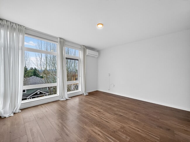 Building Photo - 2013 15th Ave S