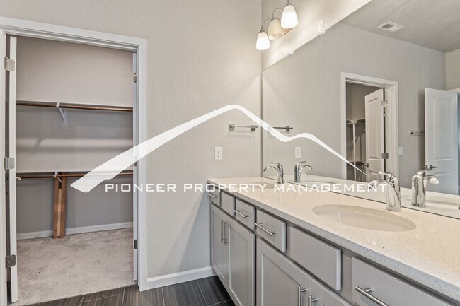 Building Photo - 4 bed, 3.5 bath home in Gold Hill Mesa with AC and 2 Car Garage