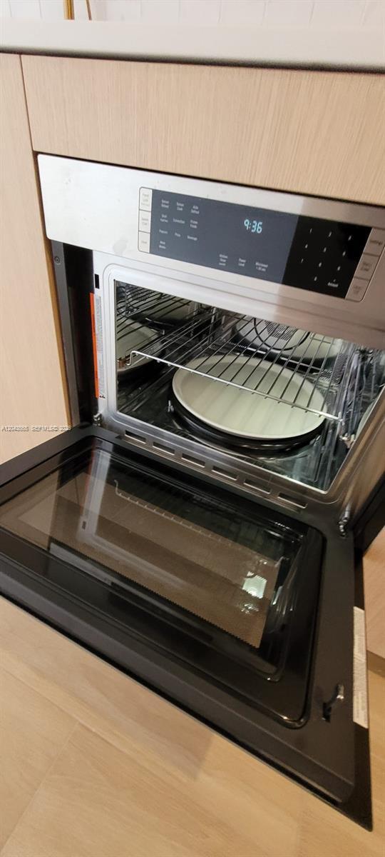 Building Photo - 3100 NE 1st Ave