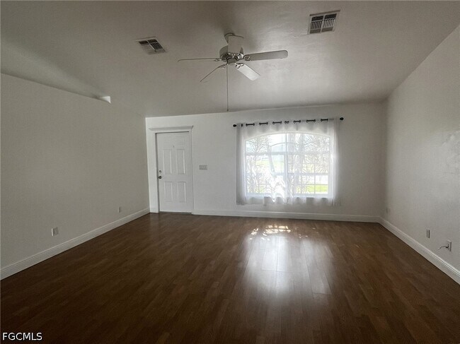 Building Photo - 2136 NW 22nd Pl