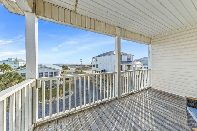 Building Photo - 1472 W Beach Blvd