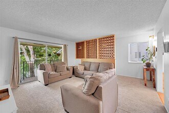 Building Photo - 117 Gardens Dr