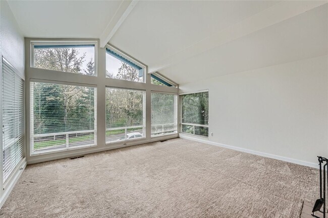 Building Photo - Amazing 4Bed/2.5Bath Home with Fully Fenced Backyard in Bellevue!