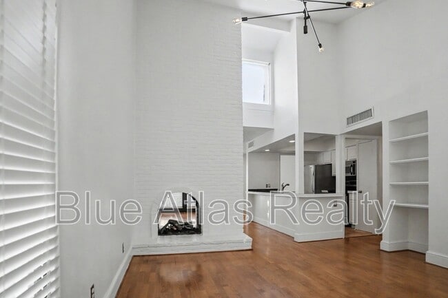 Building Photo - 5938 Sandhurst Ln