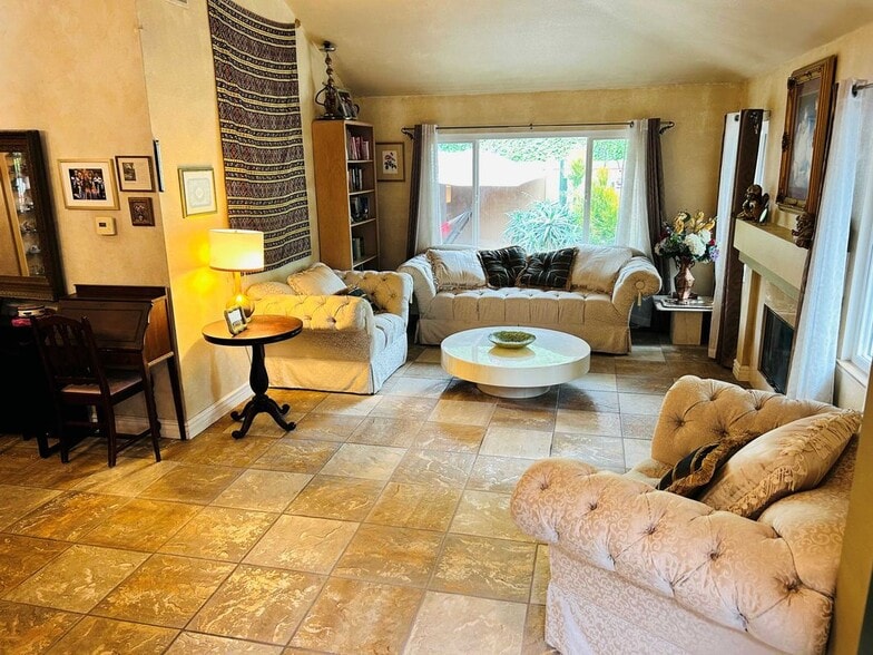 Building Photo - 1908 E Calico