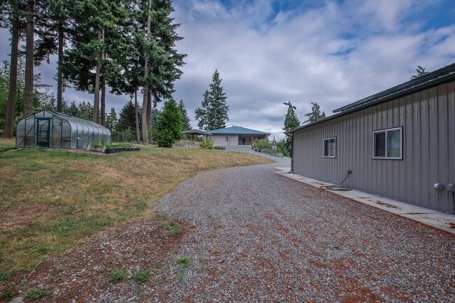 Building Photo - 2385 N 1500 E