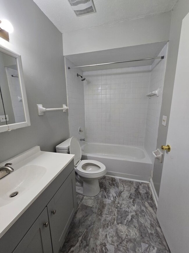 Building Photo - Two Bedroom Duplex in Lawrence Township ne...