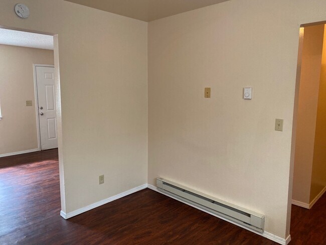 Building Photo - 571 Winnie Way