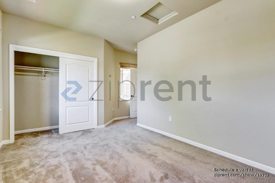 Building Photo - Unit