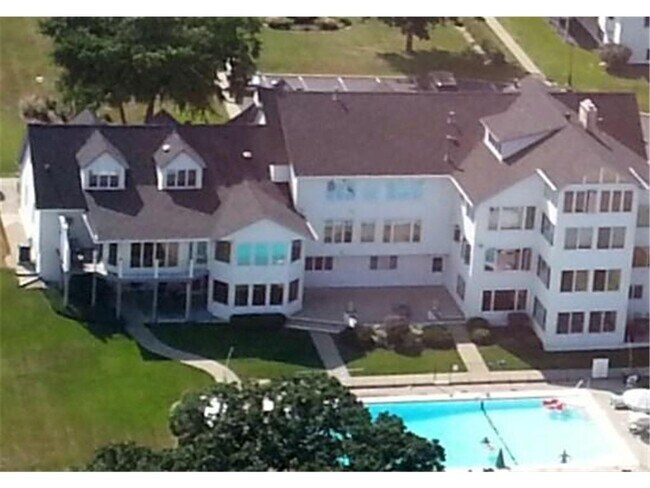Primary Photo - 1300 S Lakeshore Dr