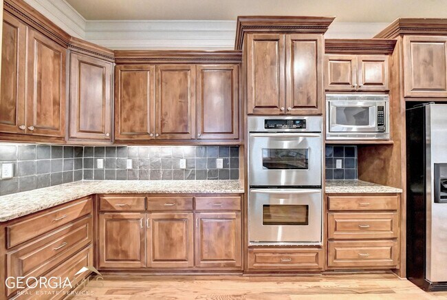 Building Photo - 8920 Doral Dr