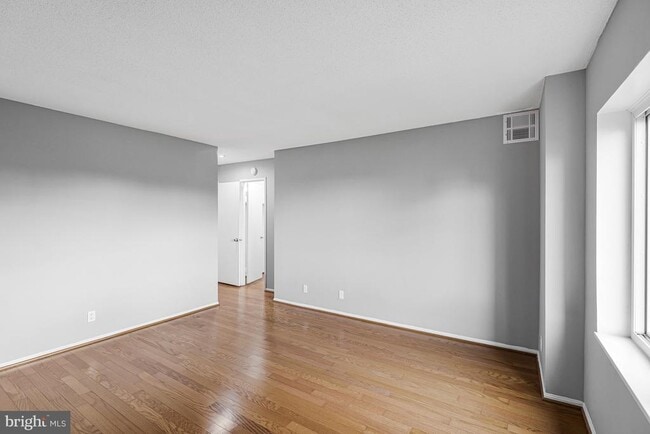 Building Photo - 8360 Greensboro Dr