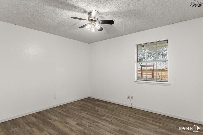 Building Photo - 5639 Johnson Rd