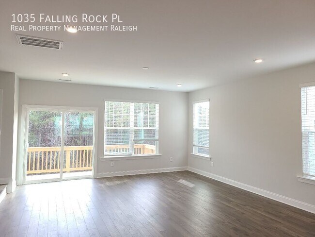 Building Photo - 1035 Falling Rock Pl