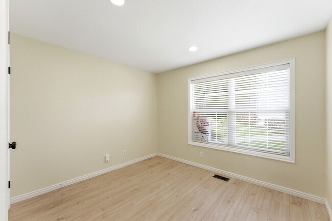Building Photo - 1041 W Grindelwald Ct