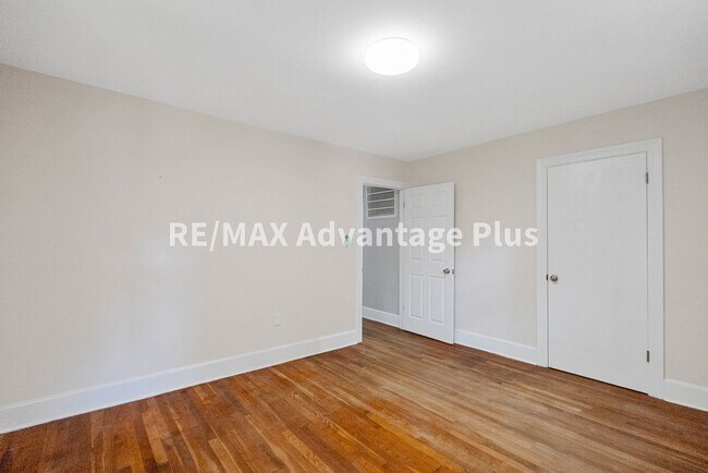 Building Photo - 1508 Noblin Dr