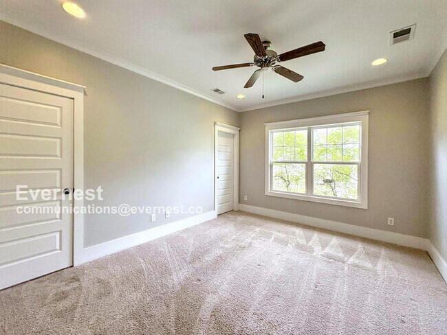 Building Photo - 3423 Sawyer Dr