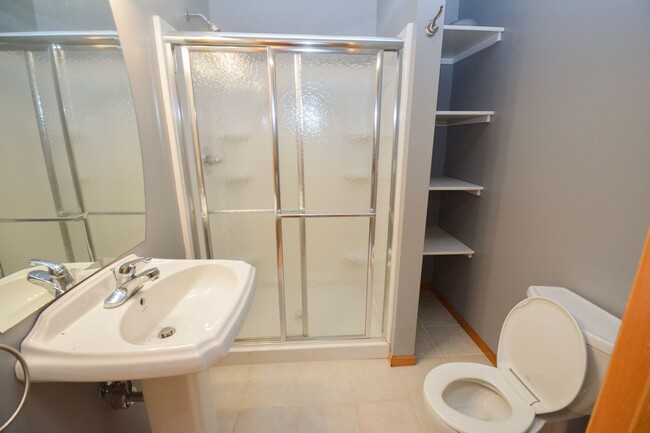 Building Photo - Spacious 4 Bedroom in Fantastic Cul-De-Sac!