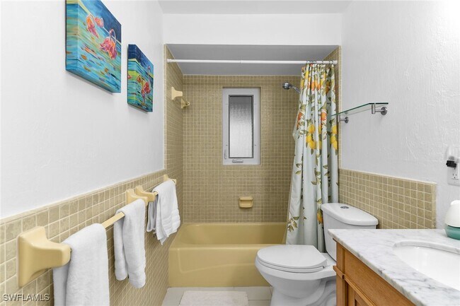 Building Photo - 1337 Wisconsin Dr