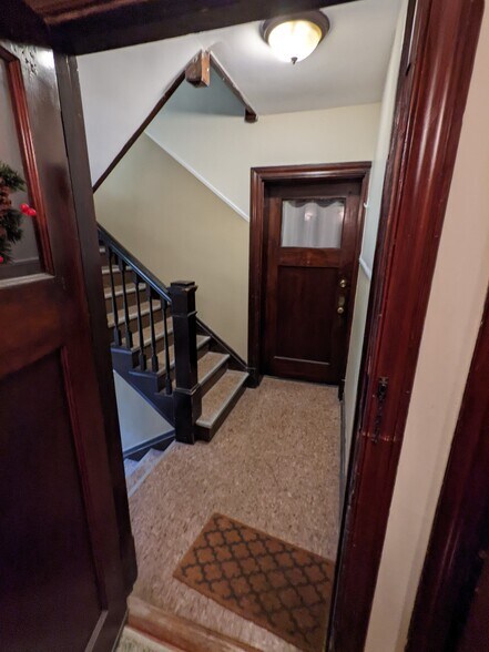 entry viewing front entrance - 6633 Alamo Avenue