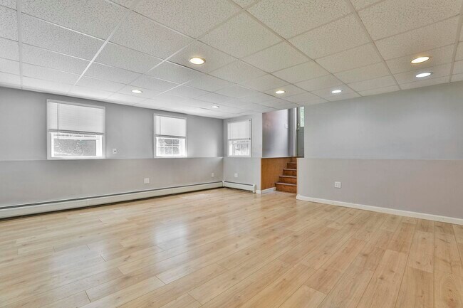 Building Photo - 76 Groton Rd