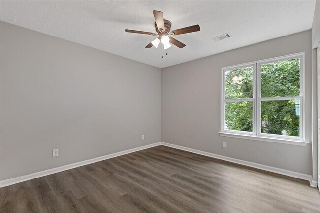 Building Photo - 1111 Pin Oak Dr